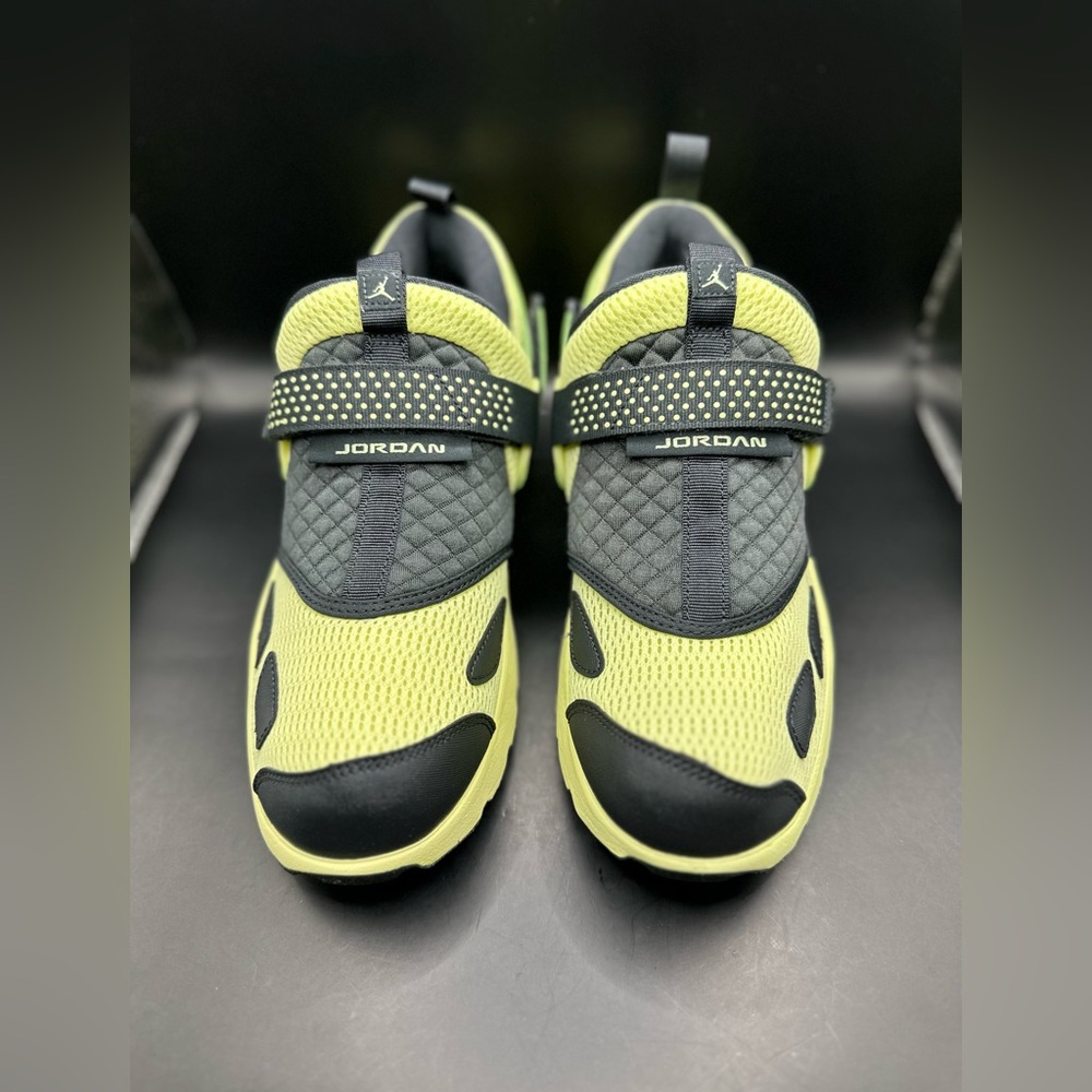 WMNS Jordan Trunner LX (NEW) Size 9 (HQ2164 302) NEW IN BOX